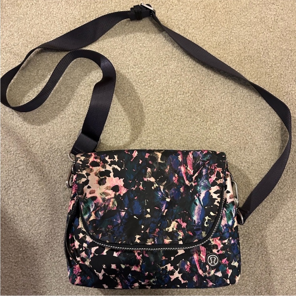 lululemon athletica Crossbody Bag - Black Multi Floral